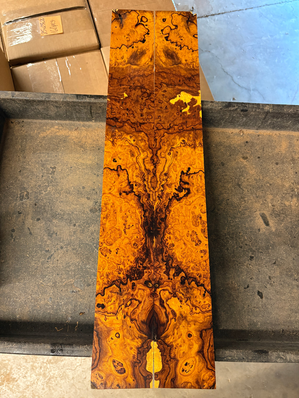 GUITAR FRET100 - 27 x 3.45 x .37”