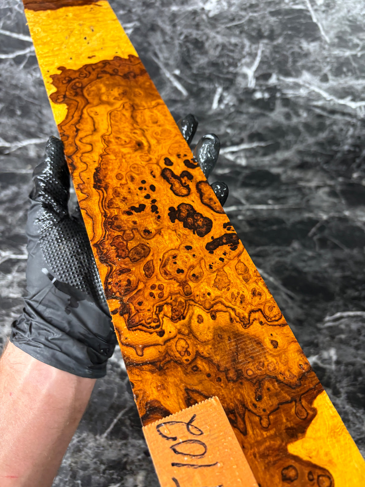GUITAR FRET102 - 27 x 3.4 x .16”