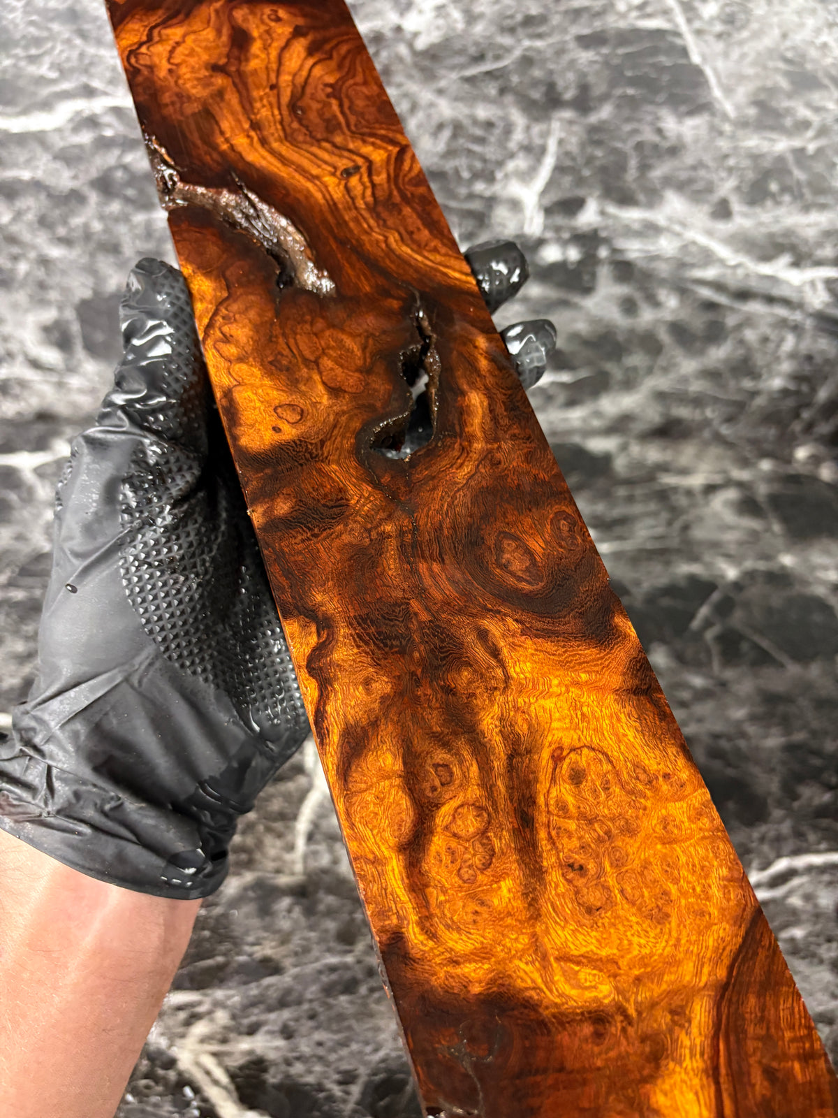GUITAR FRET104 - 21.6 x 2.75 x .37”