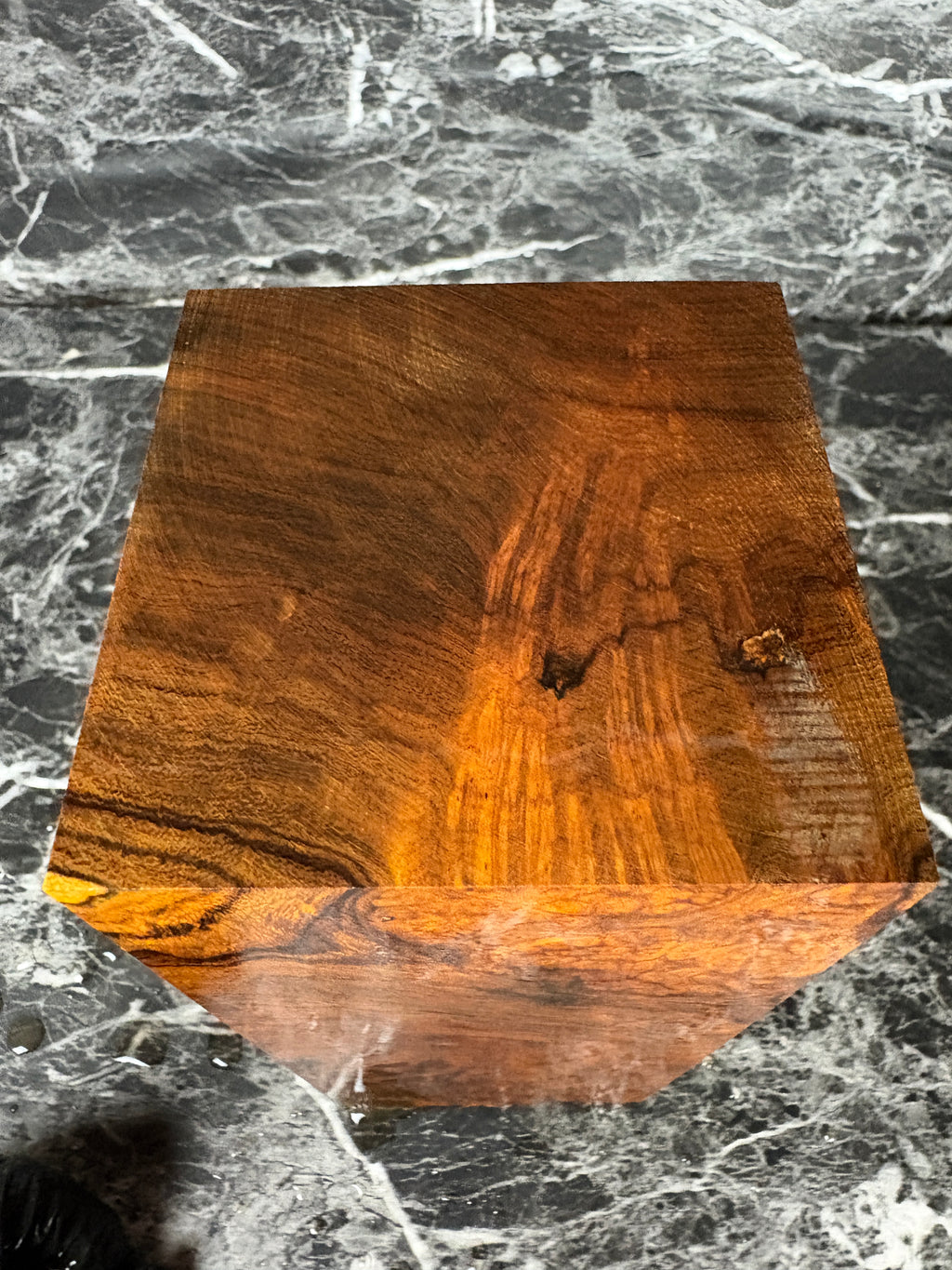 IWB481 - 10 x 3.9 x 3.9”