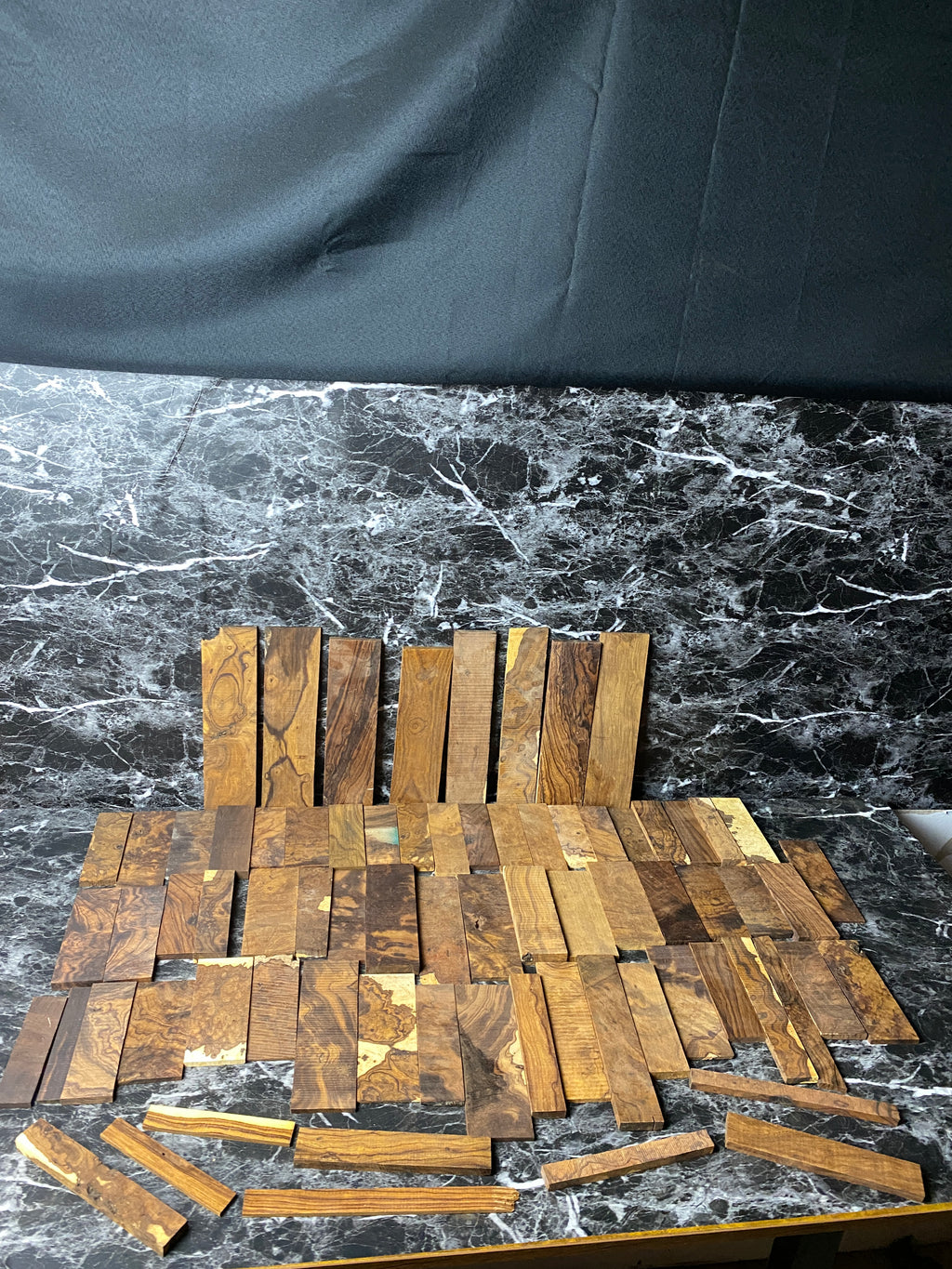 BARGAIN BOX104 - 74 scales