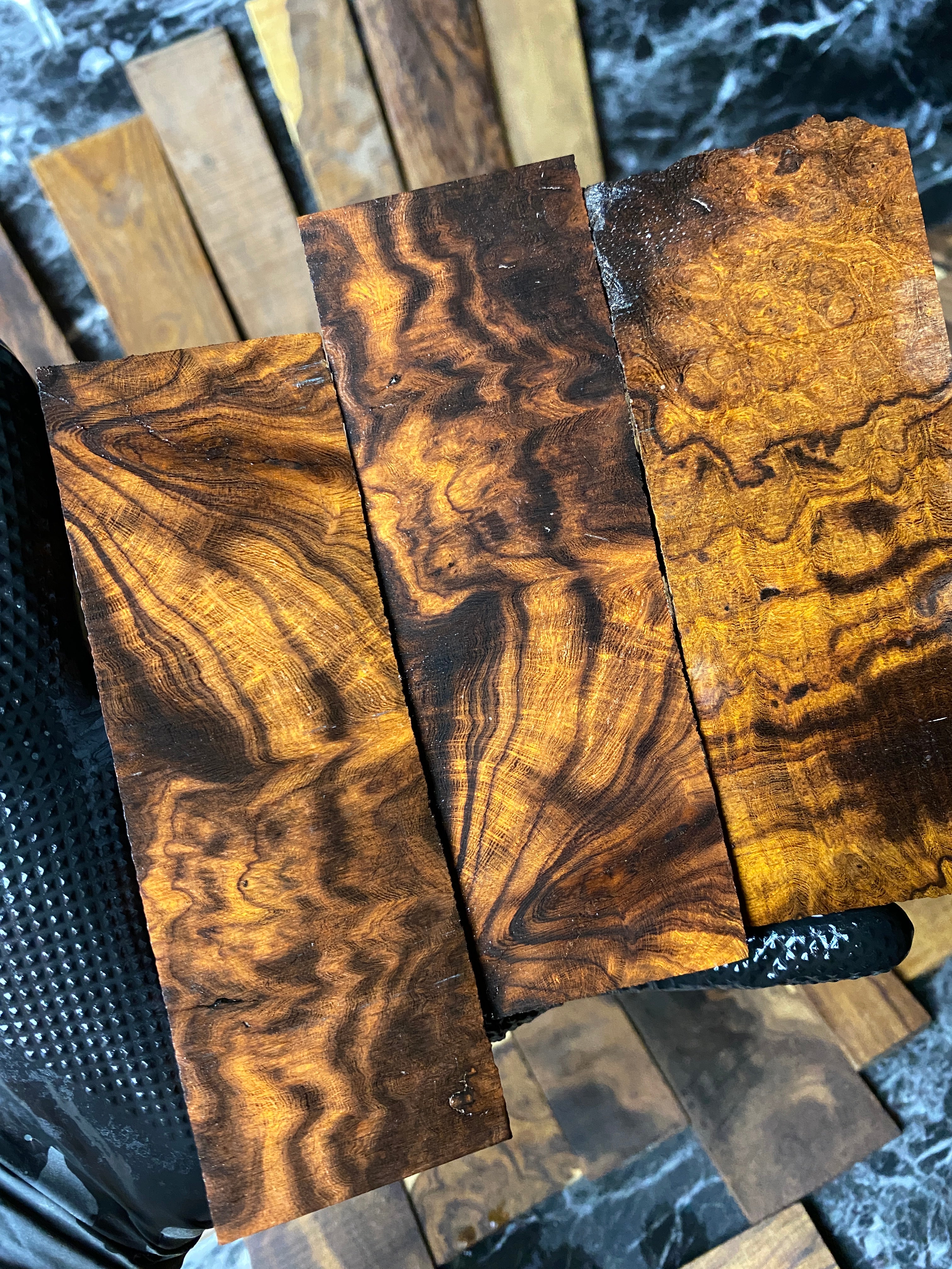 BARGAIN BOX104 - 74 scales
