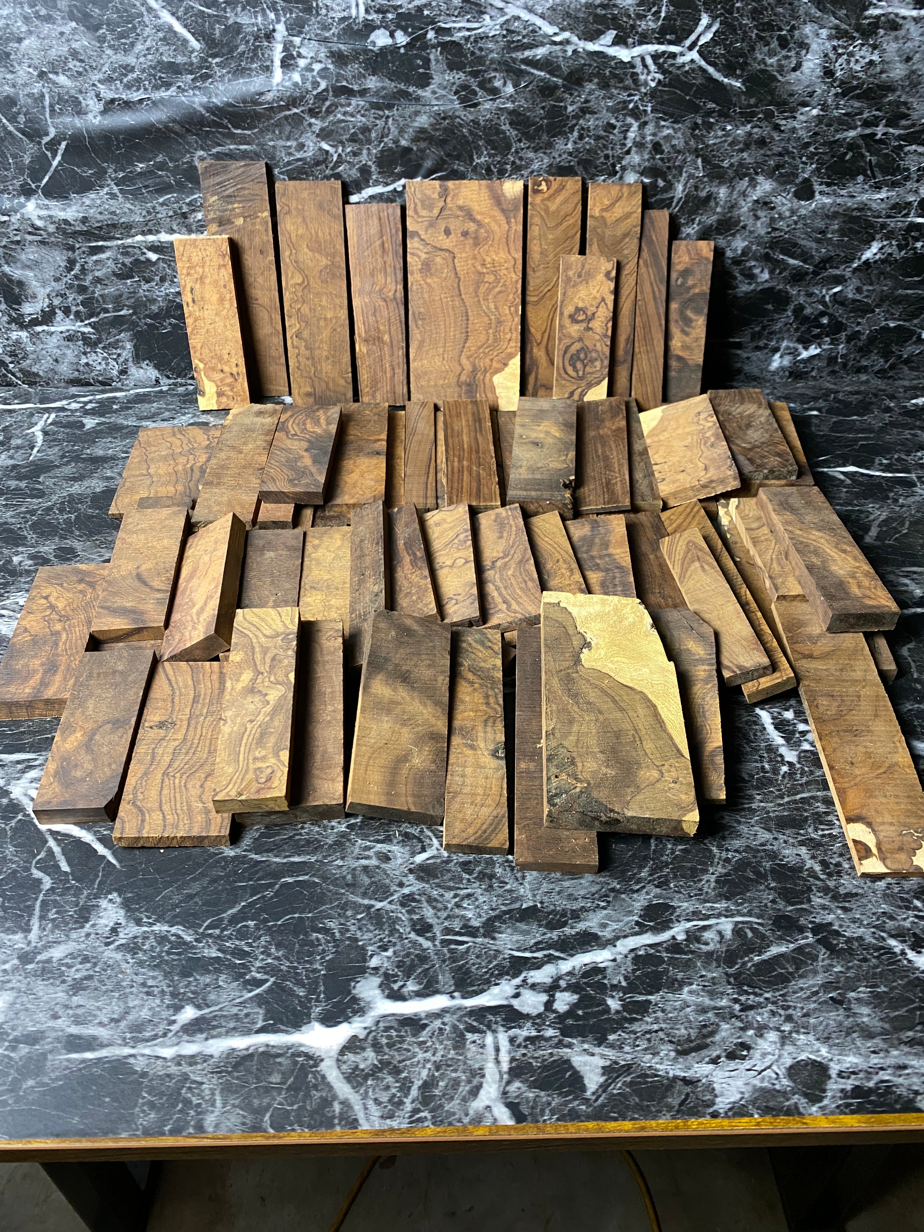 BARGAIN BOX106 - 63 scales