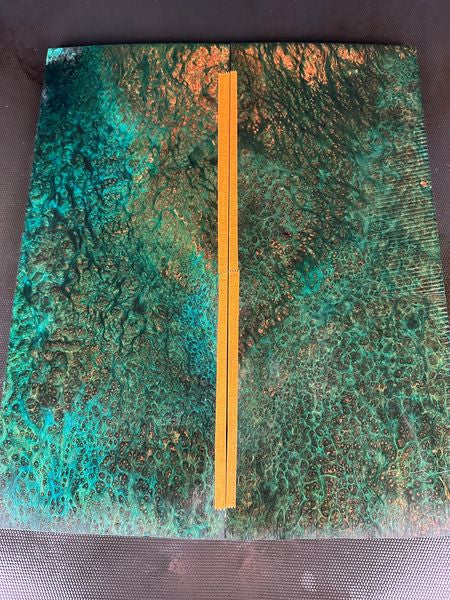 GUITAR TOP105 - 17.12 x 6.75 x .39”